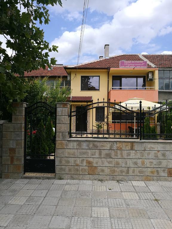 Guest House Karaulanov Elhovo  Exterior foto